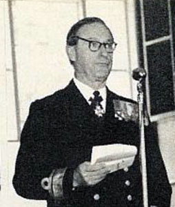 Admiral Washbourn delivering speech at Nelson College