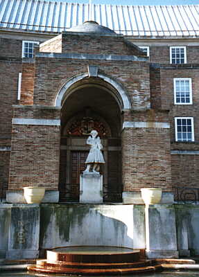 Central arch - Council House