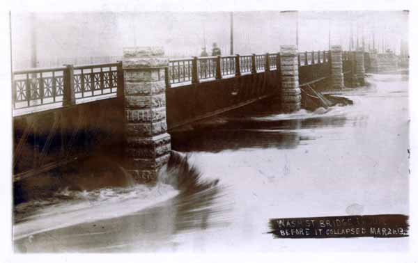 West Washington Street Bridge, Indianapolis an hour before it collapsed