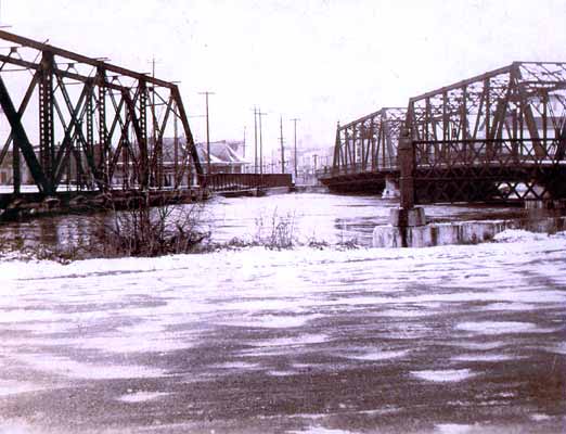 Broadway and old railway bridges over the Wabash, Peru, Indiana